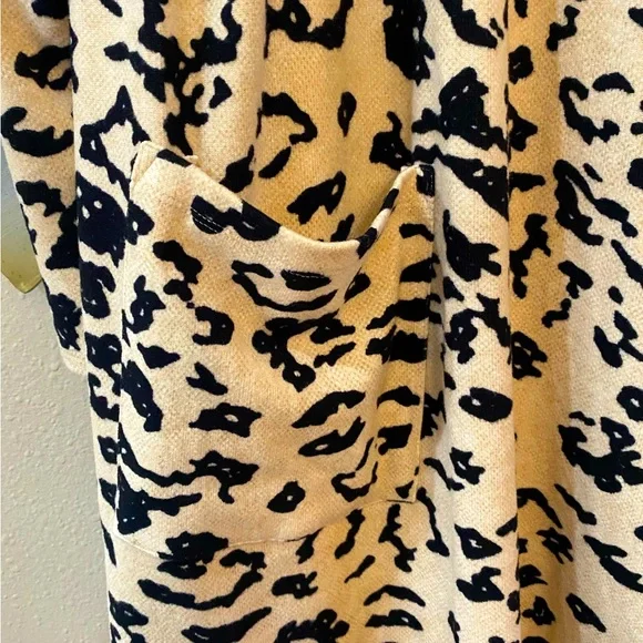 NWT LulaRoe Caroline cardigan super soft - Picture 2 of 5